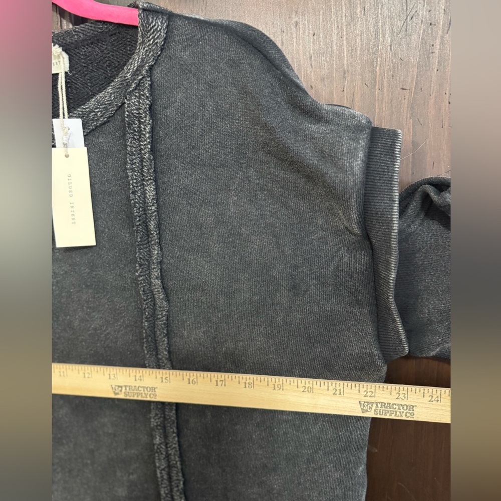 Gilded Intent Women's Black Sweatshirt Cutout Sleeve size Medium NWT The Buckle - Picture 9 of 10